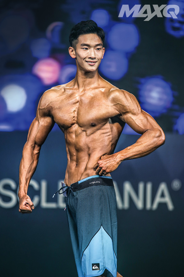훈남 육사 생도는 어떻게 머슬킹이 됐을까? < LOOK < 기사본문 - 맥스큐 훈남 육사 생도는 어떻게 머슬킹이 됐을까?